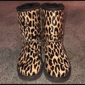EUC Cheetah Print UGGS Size 7